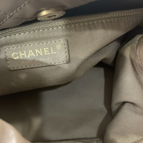 Authentic Chanel bag - Picture 4 of 6